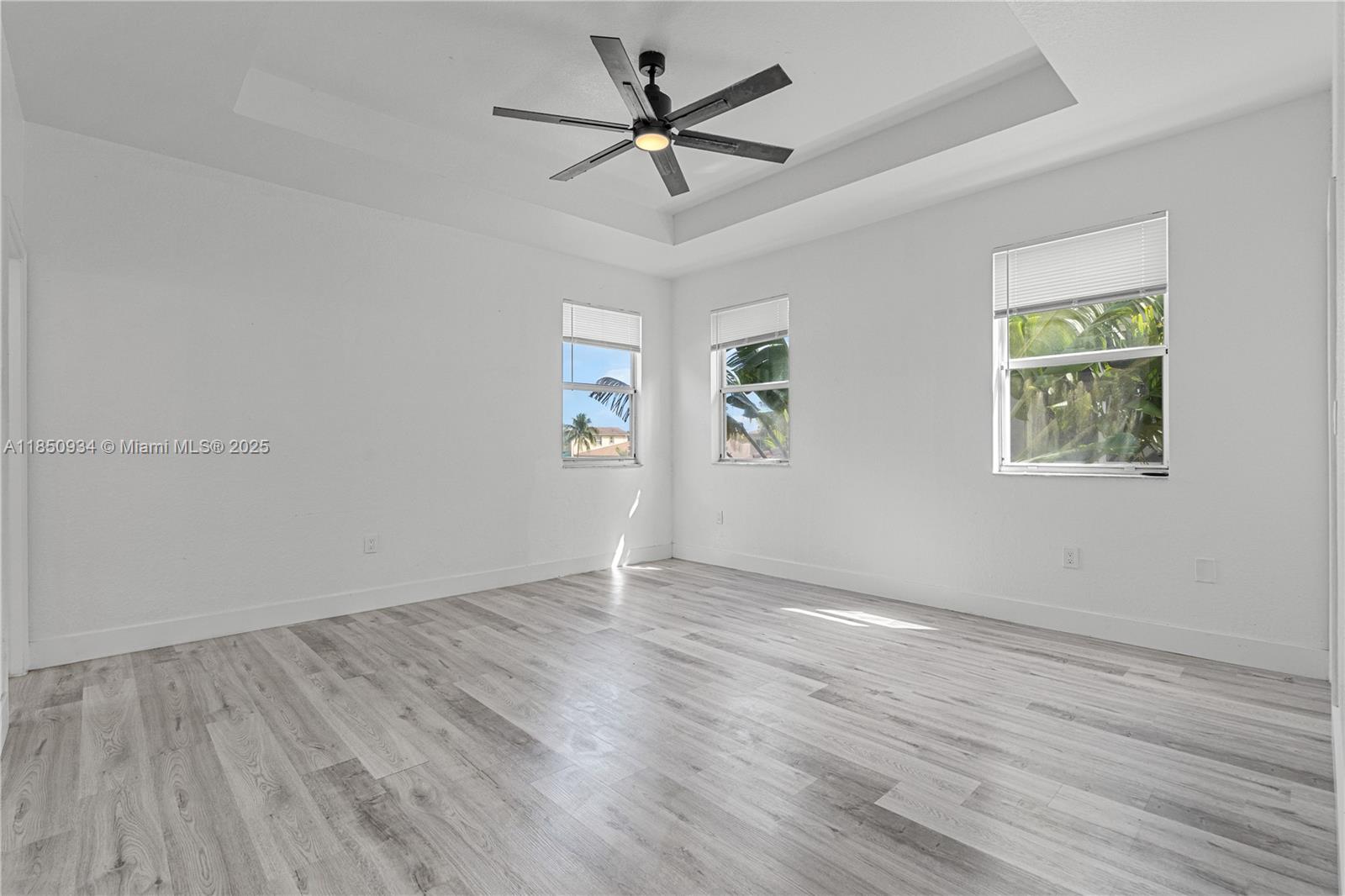 PORTOFINO PALMS - Residential