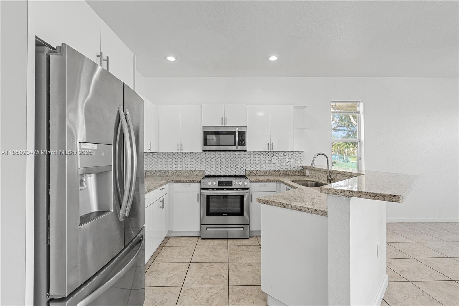 PORTOFINO PALMS - Residential