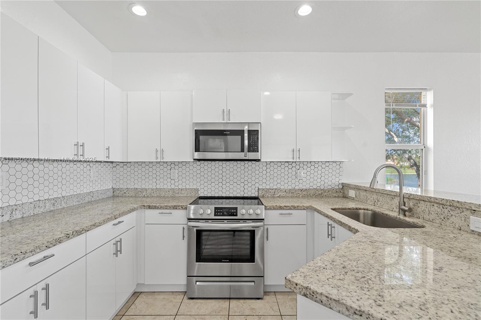 PORTOFINO PALMS - Residential