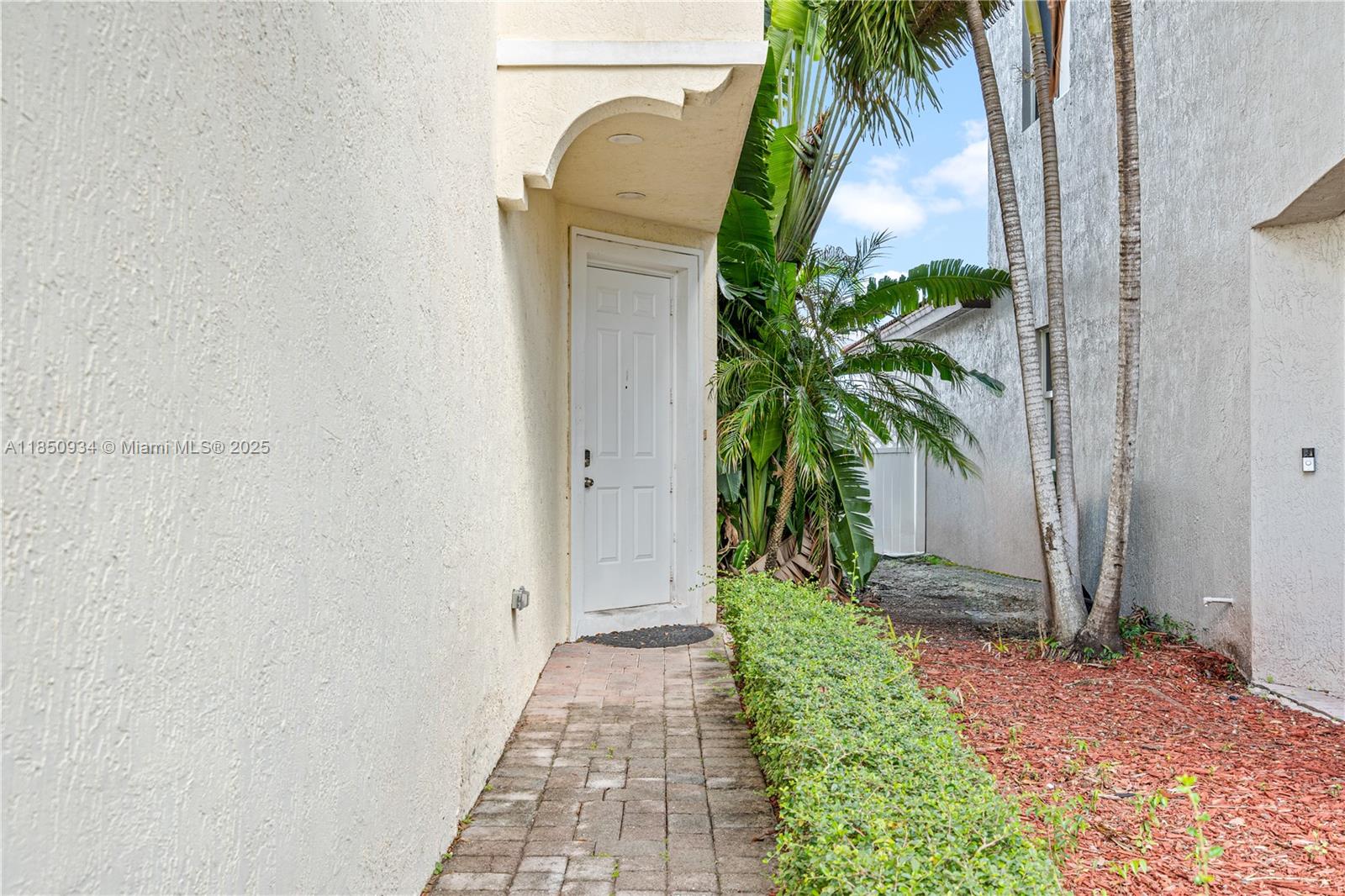 MOTIVATED SELLERS - SINGLE FAMILY THREE BEDROOMS // TWO AND HALF BATHS WITH LAKE VIEWS
SELLER MAY CONTRIBUTE | TWO CAR GARAGE | LOW HOA