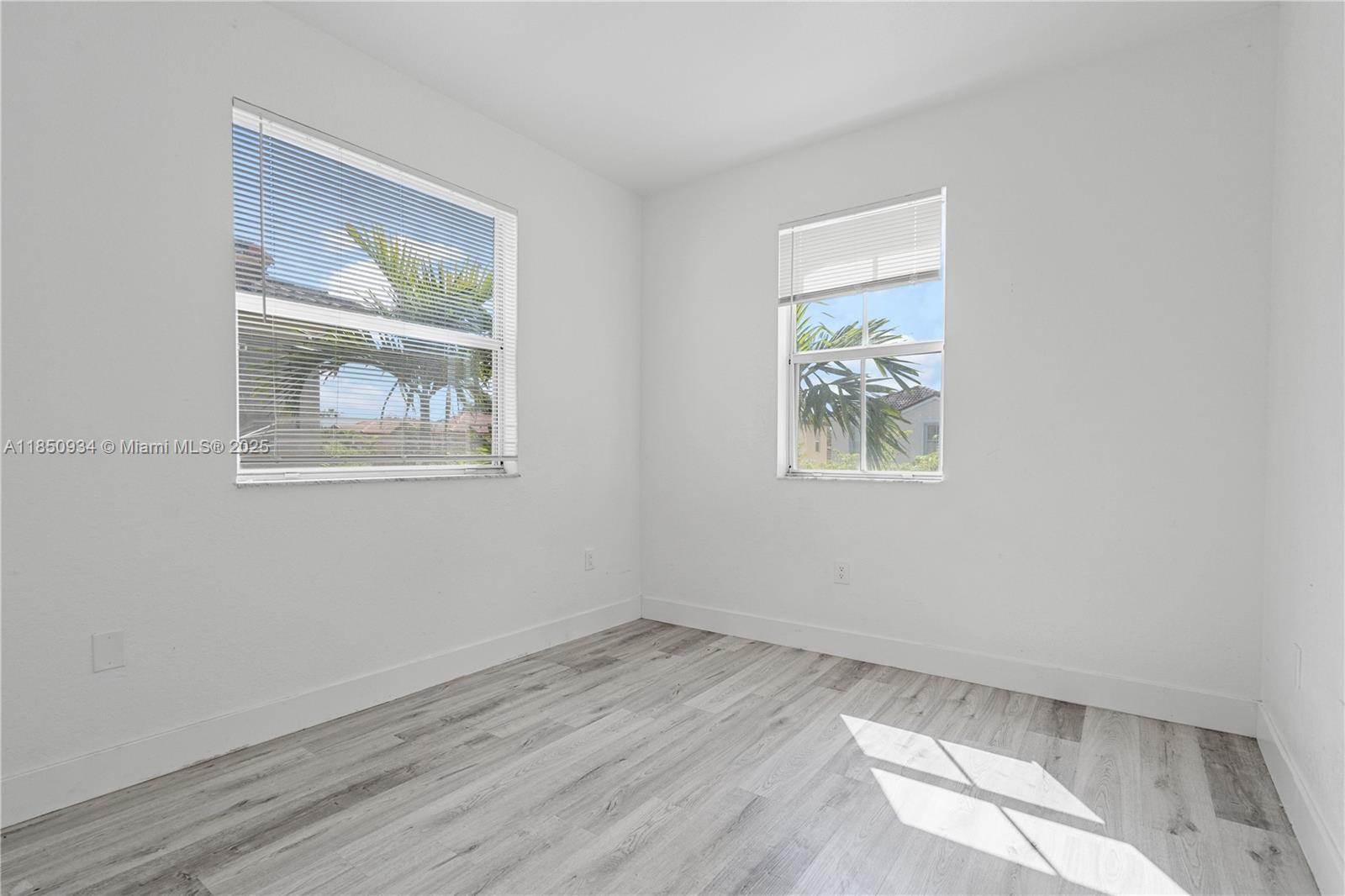 PORTOFINO PALMS - Residential