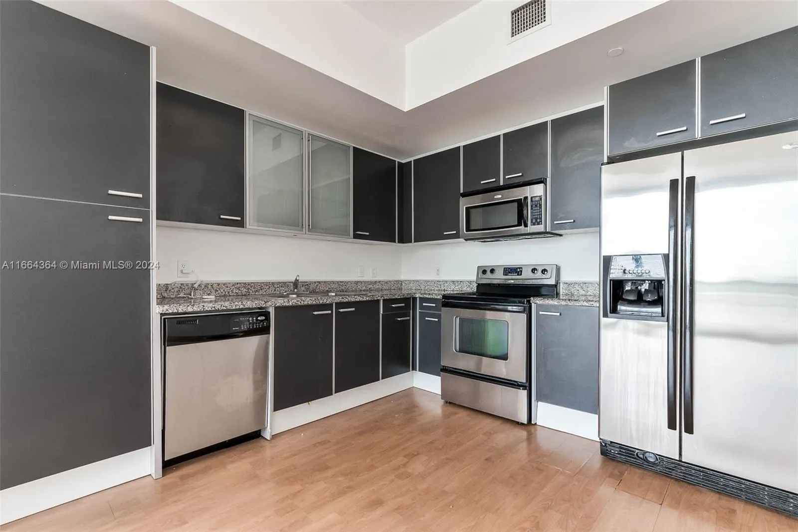 Miami, Florida 33136, United States, 1 Bedroom Bedrooms, ,1 BathroomBathrooms,Residential,Pending,42469