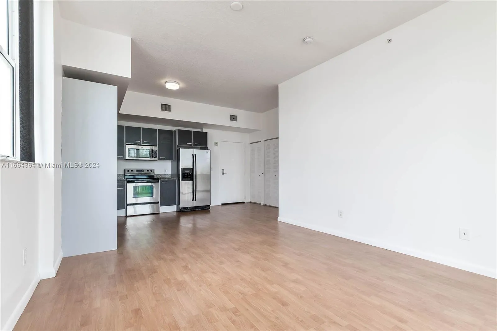 Miami, Florida 33136, United States, 1 Bedroom Bedrooms, ,1 BathroomBathrooms,Residential,Pending,42469