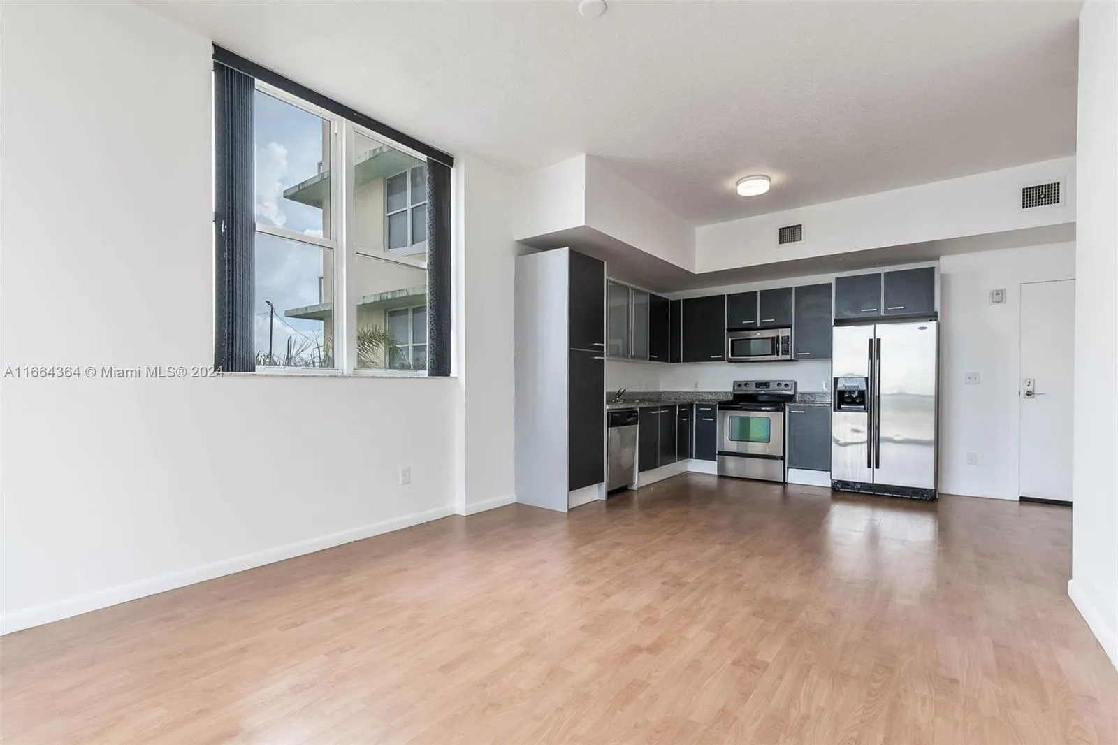 Miami, Florida 33136, United States, 1 Bedroom Bedrooms, ,1 BathroomBathrooms,Residential,Pending,42469