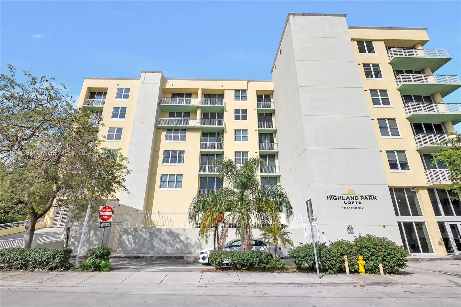 Miami, Florida 33136, United States, 1 Bedroom Bedrooms, ,1 BathroomBathrooms,Residential,Pending,42469