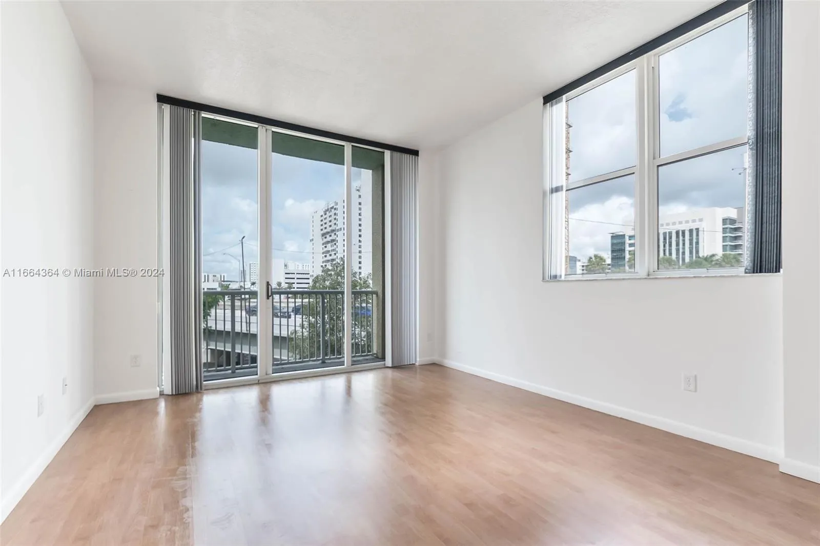 Miami, Florida 33136, United States, 1 Bedroom Bedrooms, ,1 BathroomBathrooms,Residential,Pending,42469