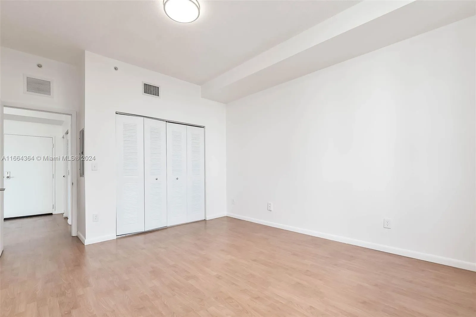 Miami, Florida 33136, United States, 1 Bedroom Bedrooms, ,1 BathroomBathrooms,Residential,Pending,42469