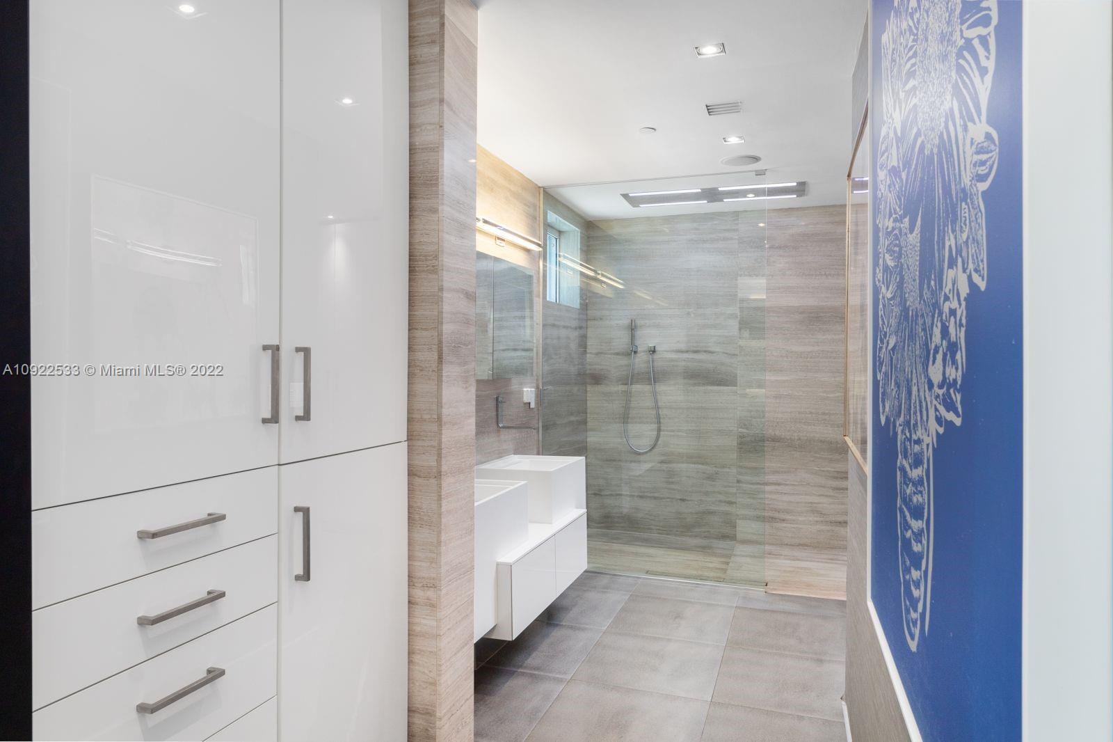 CONTINUUM ON SOUTH BEACH - Residential