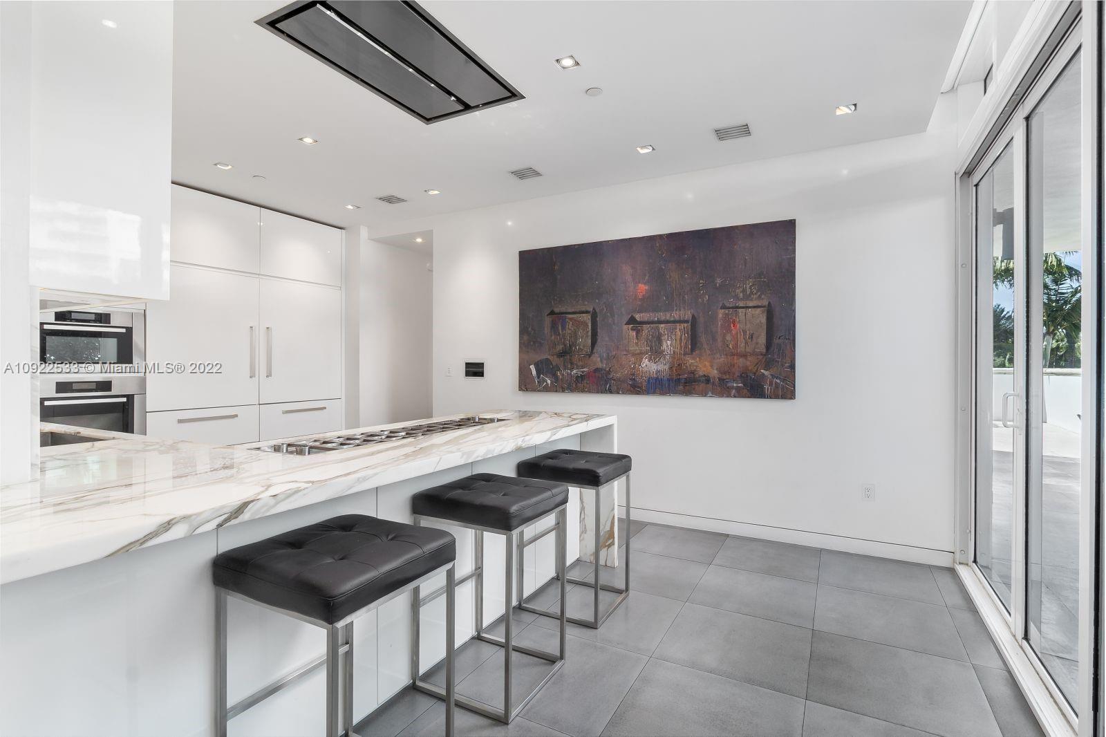 CONTINUUM ON SOUTH BEACH - Residential