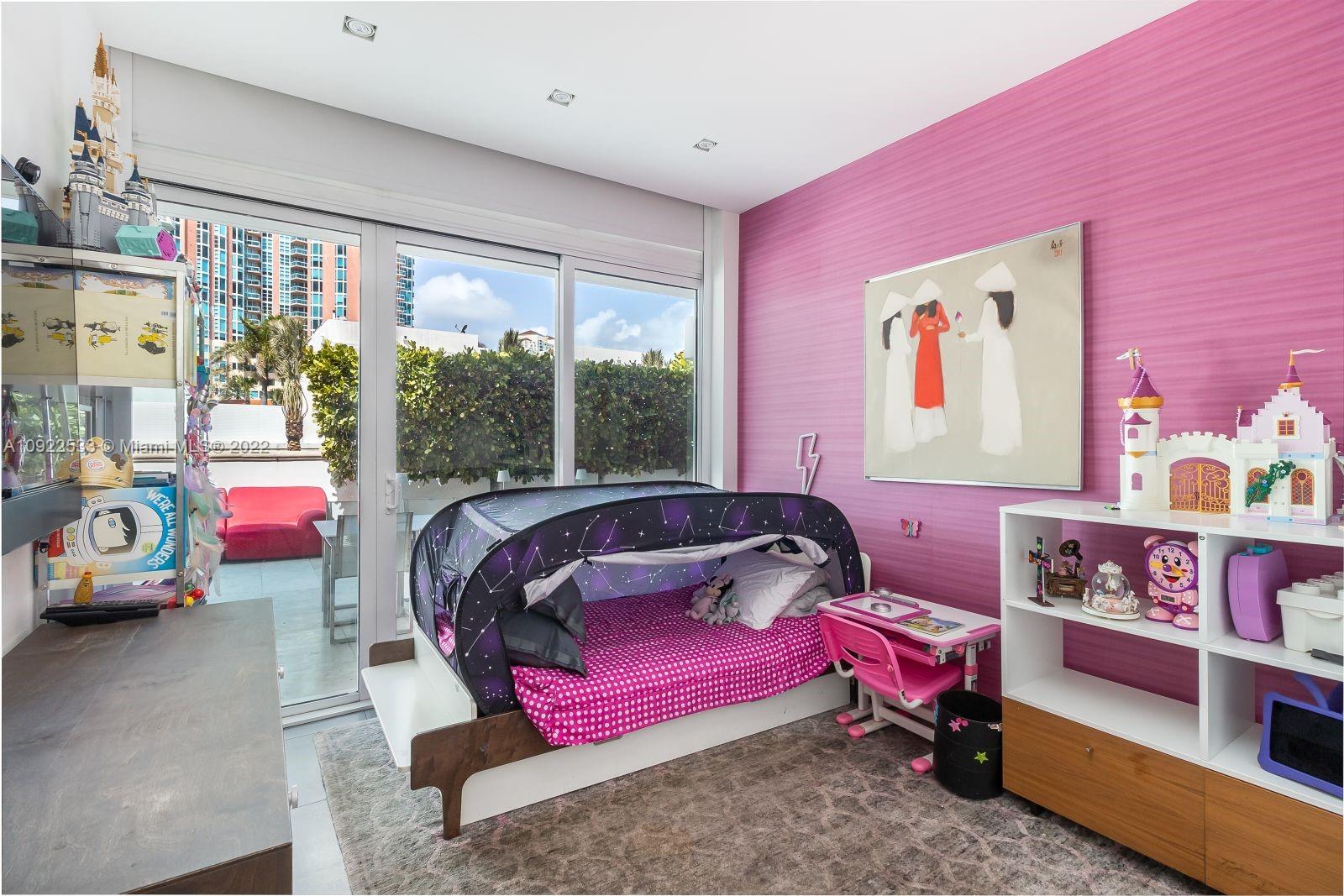 CONTINUUM ON SOUTH BEACH - Residential