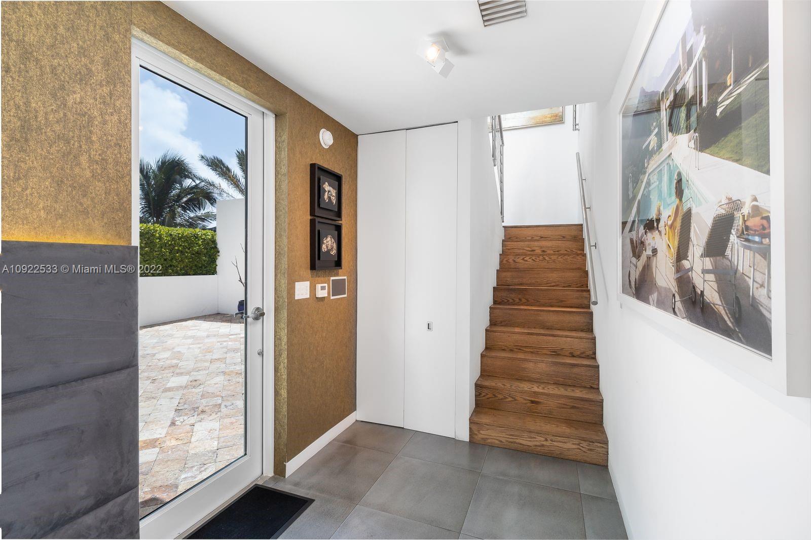 CONTINUUM ON SOUTH BEACH - Residential