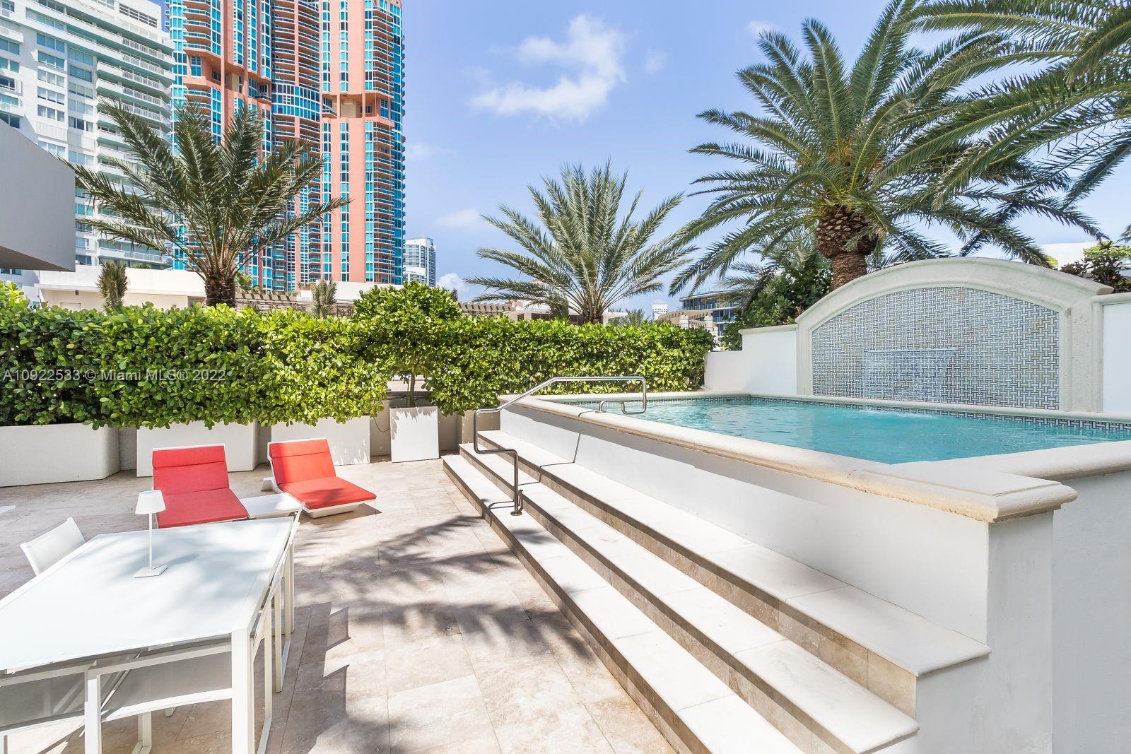 CONTINUUM ON SOUTH BEACH - Residential