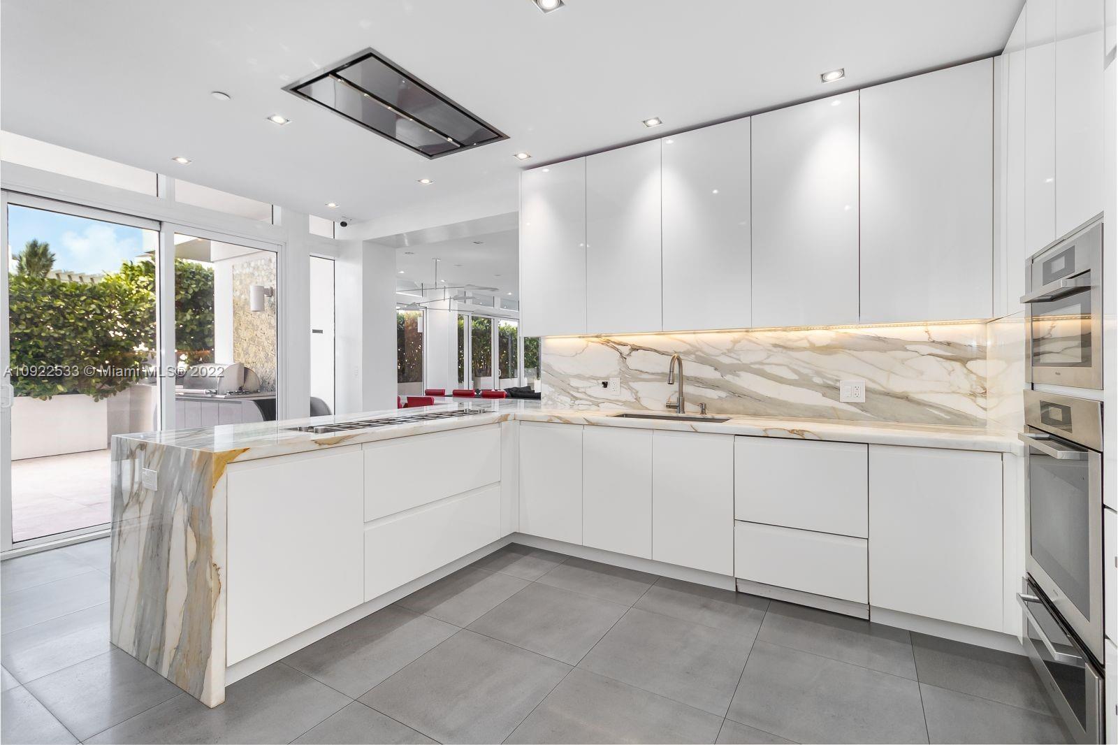 CONTINUUM ON SOUTH BEACH - Residential