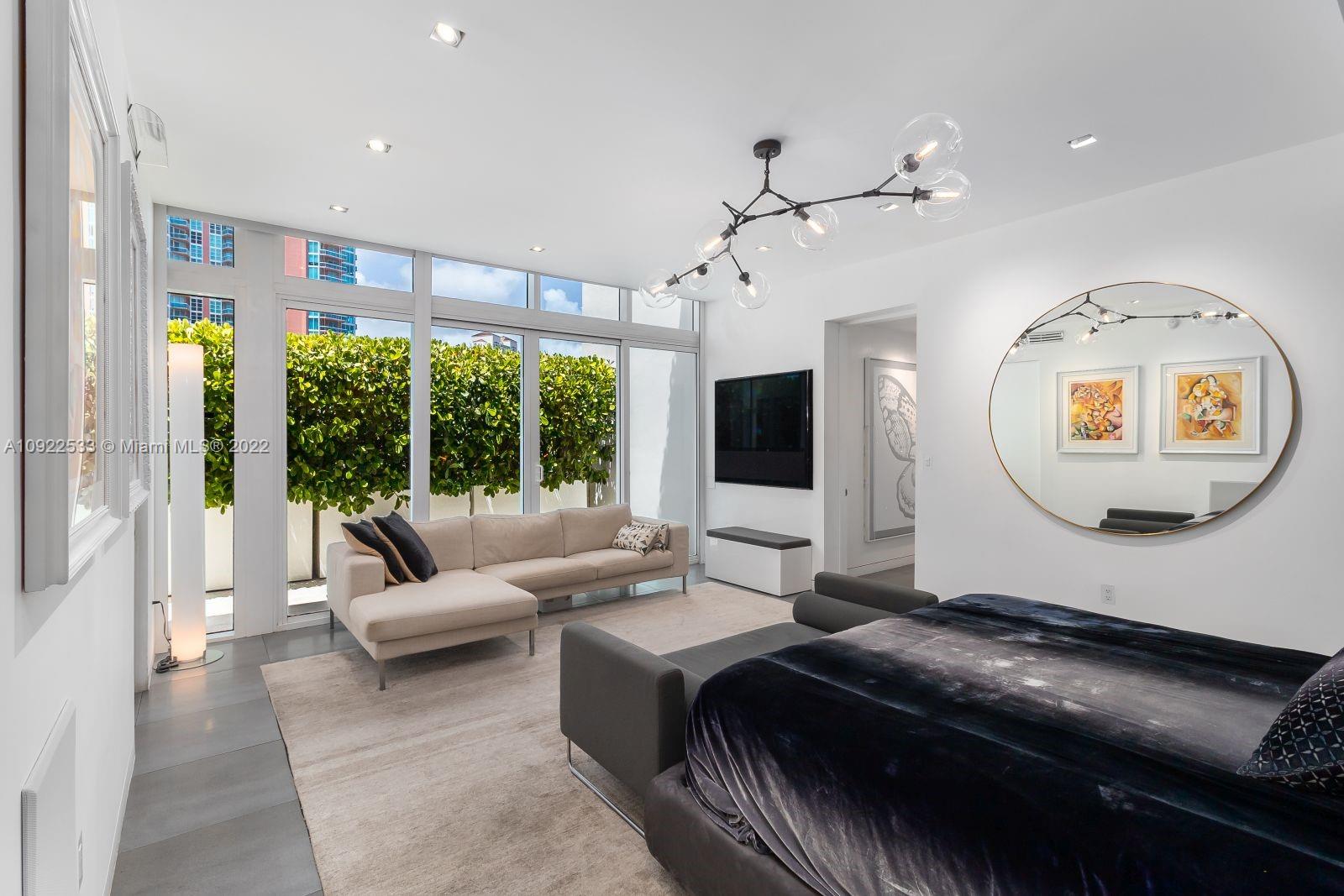 CONTINUUM ON SOUTH BEACH - Residential