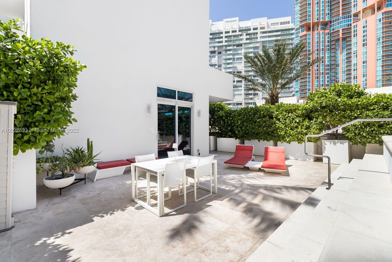 CONTINUUM ON SOUTH BEACH - Residential