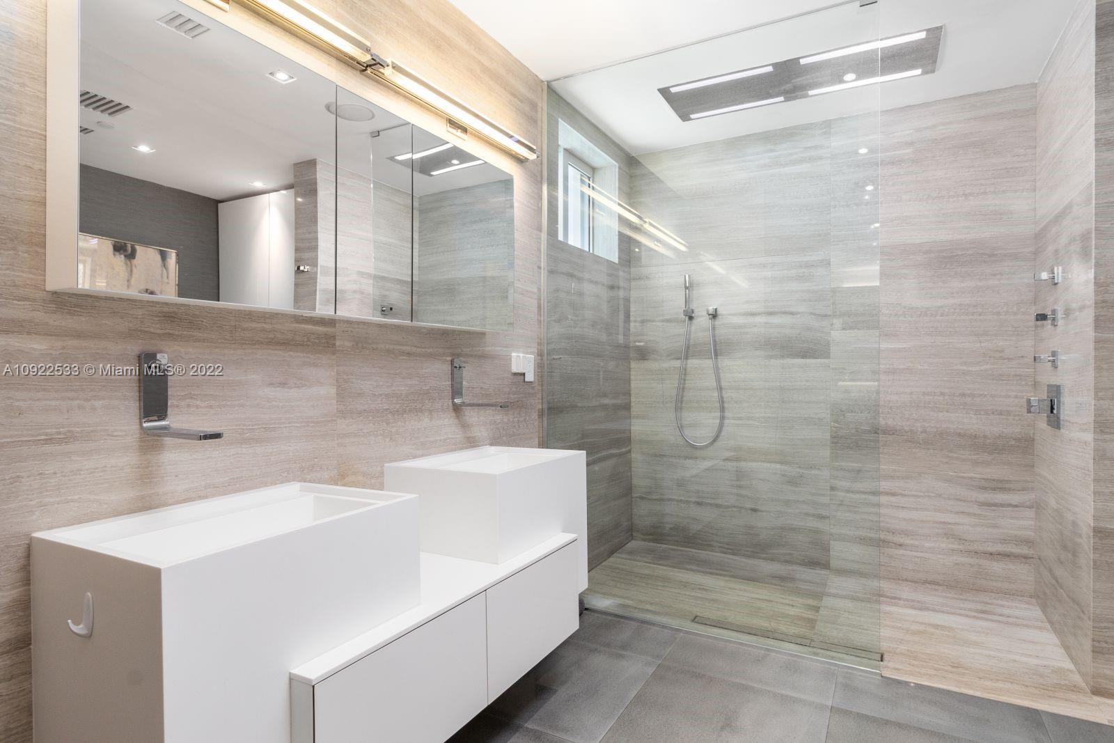 CONTINUUM ON SOUTH BEACH - Residential