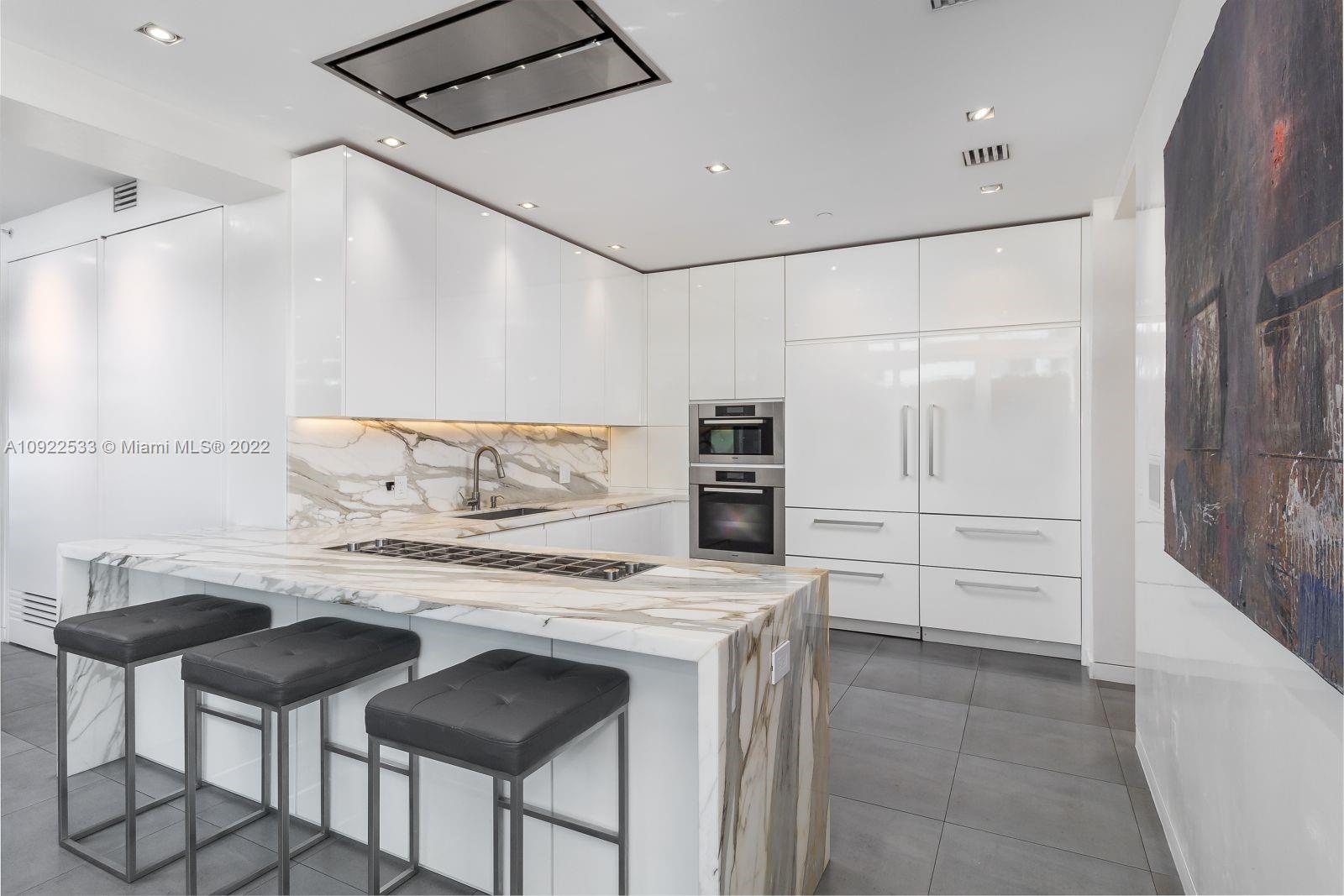 CONTINUUM ON SOUTH BEACH - Residential