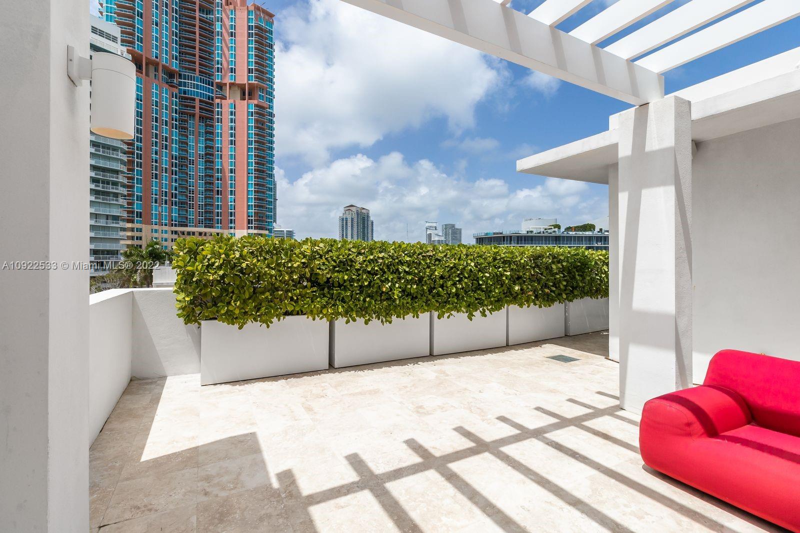 CONTINUUM ON SOUTH BEACH - Residential