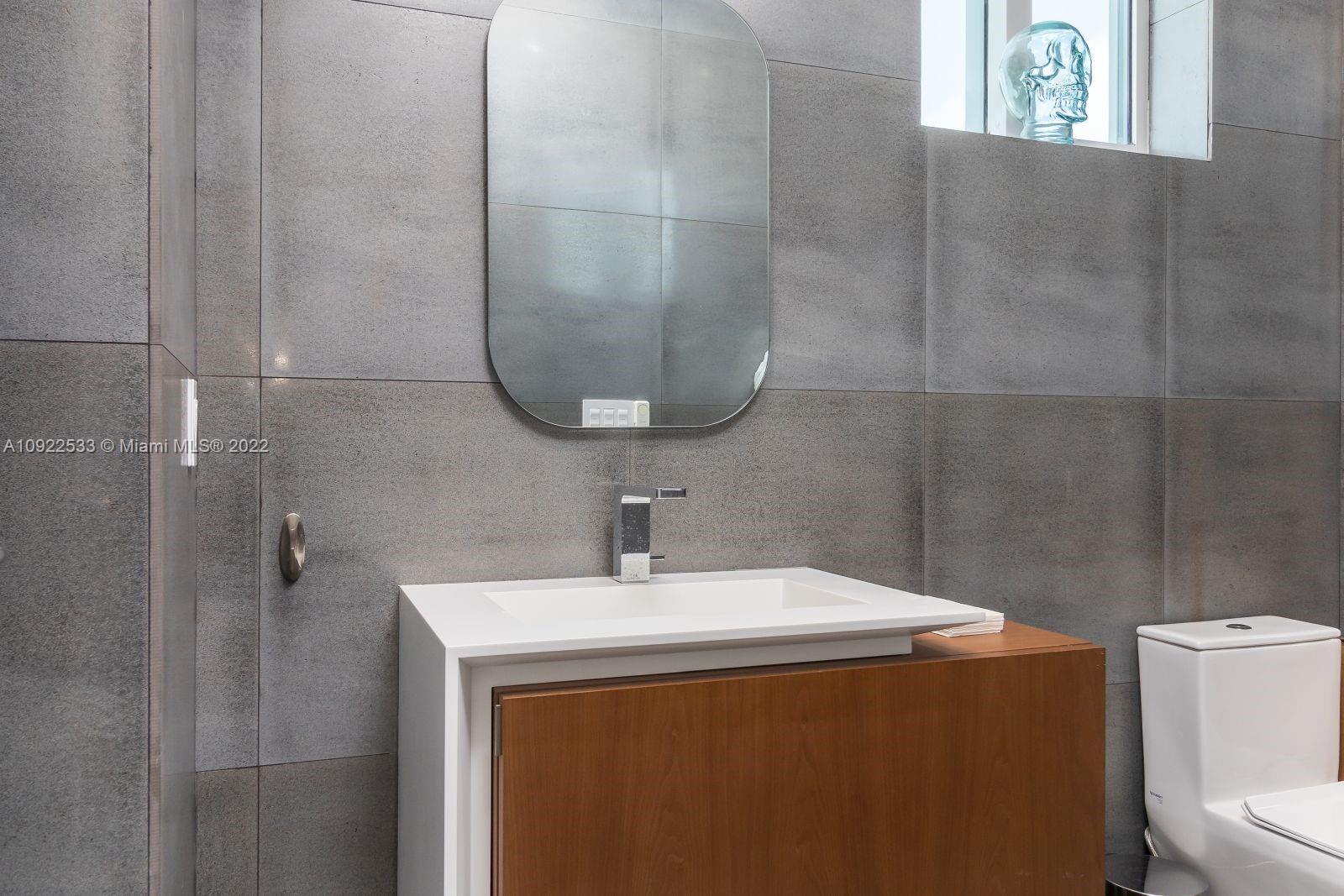 CONTINUUM ON SOUTH BEACH - Residential