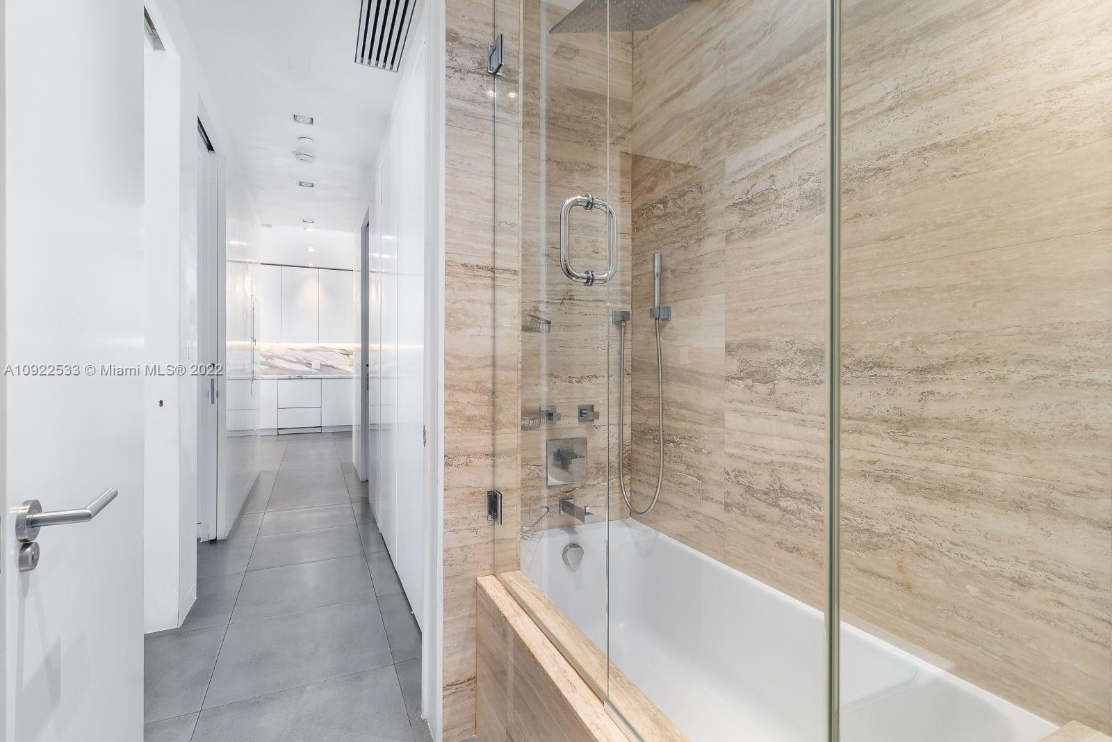 CONTINUUM ON SOUTH BEACH - Residential