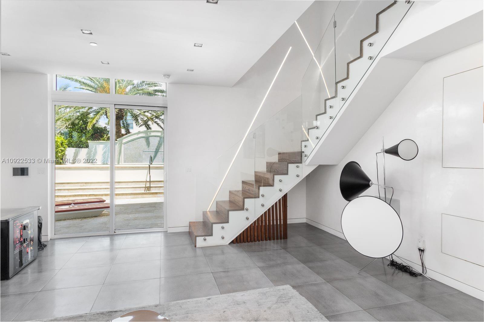 CONTINUUM ON SOUTH BEACH - Residential