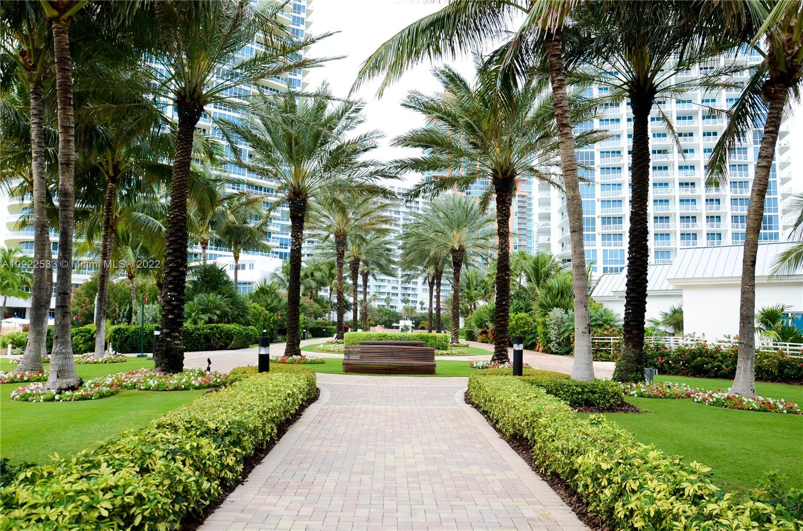 CONTINUUM ON SOUTH BEACH - Residential