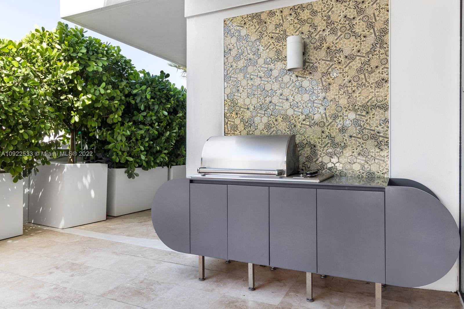 CONTINUUM ON SOUTH BEACH - Residential