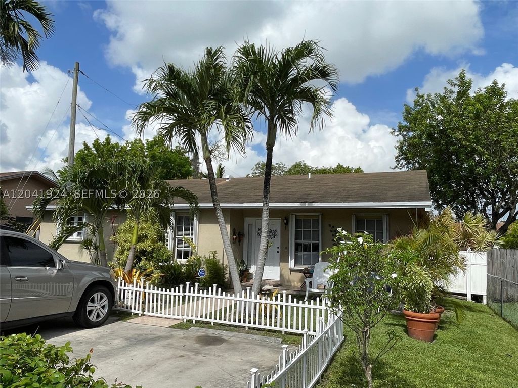 Photo of 906 SW 8th Ave, Hallandale Beach, FL 33009 (MLS # A12041924)