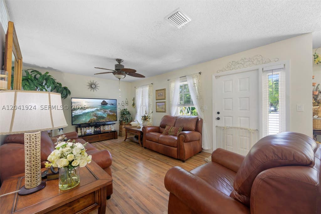 Photo of 906 SW 8th Ave, Hallandale Beach, FL 33009 (MLS # A12041924)