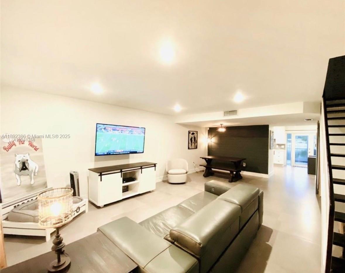 PEMBROKE LAKES SECTION SE - Residential Lease