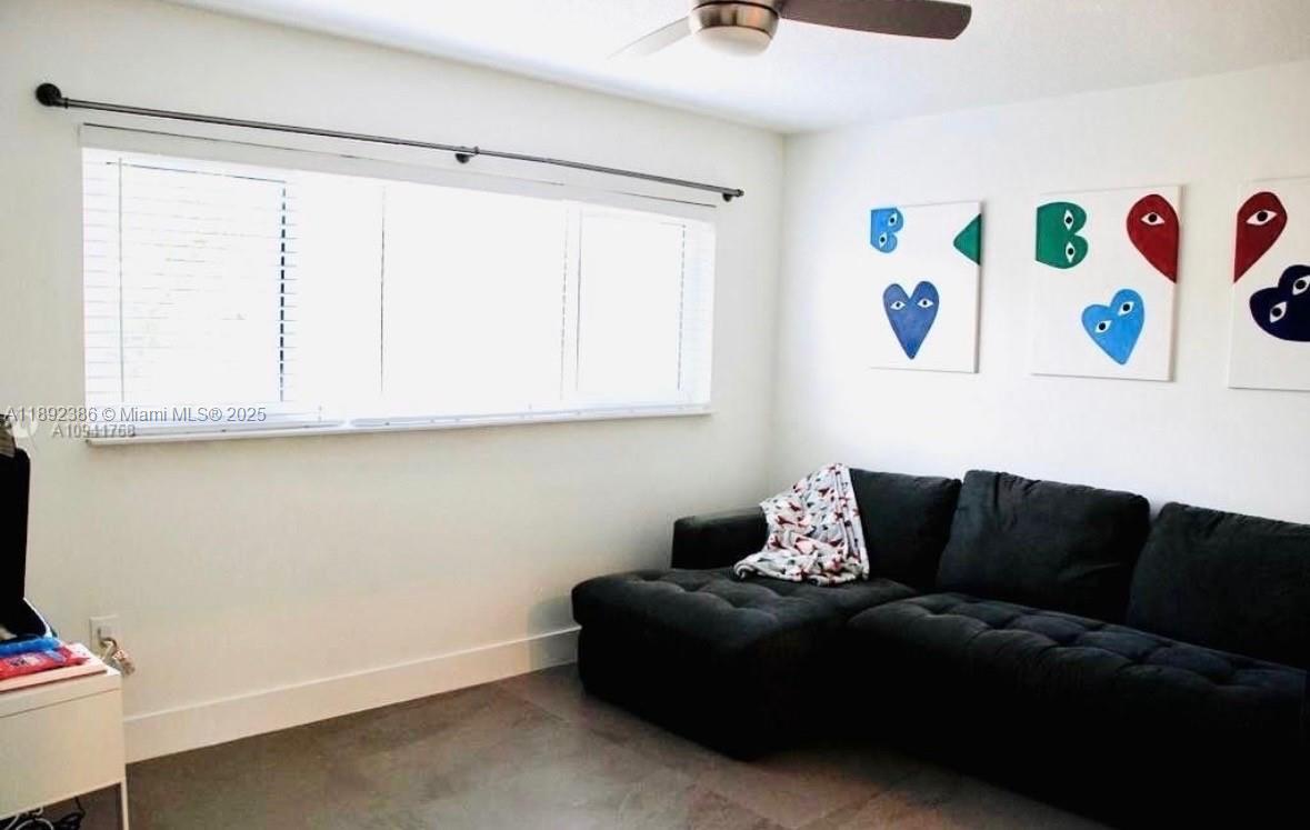PEMBROKE LAKES SECTION SE - Residential Lease