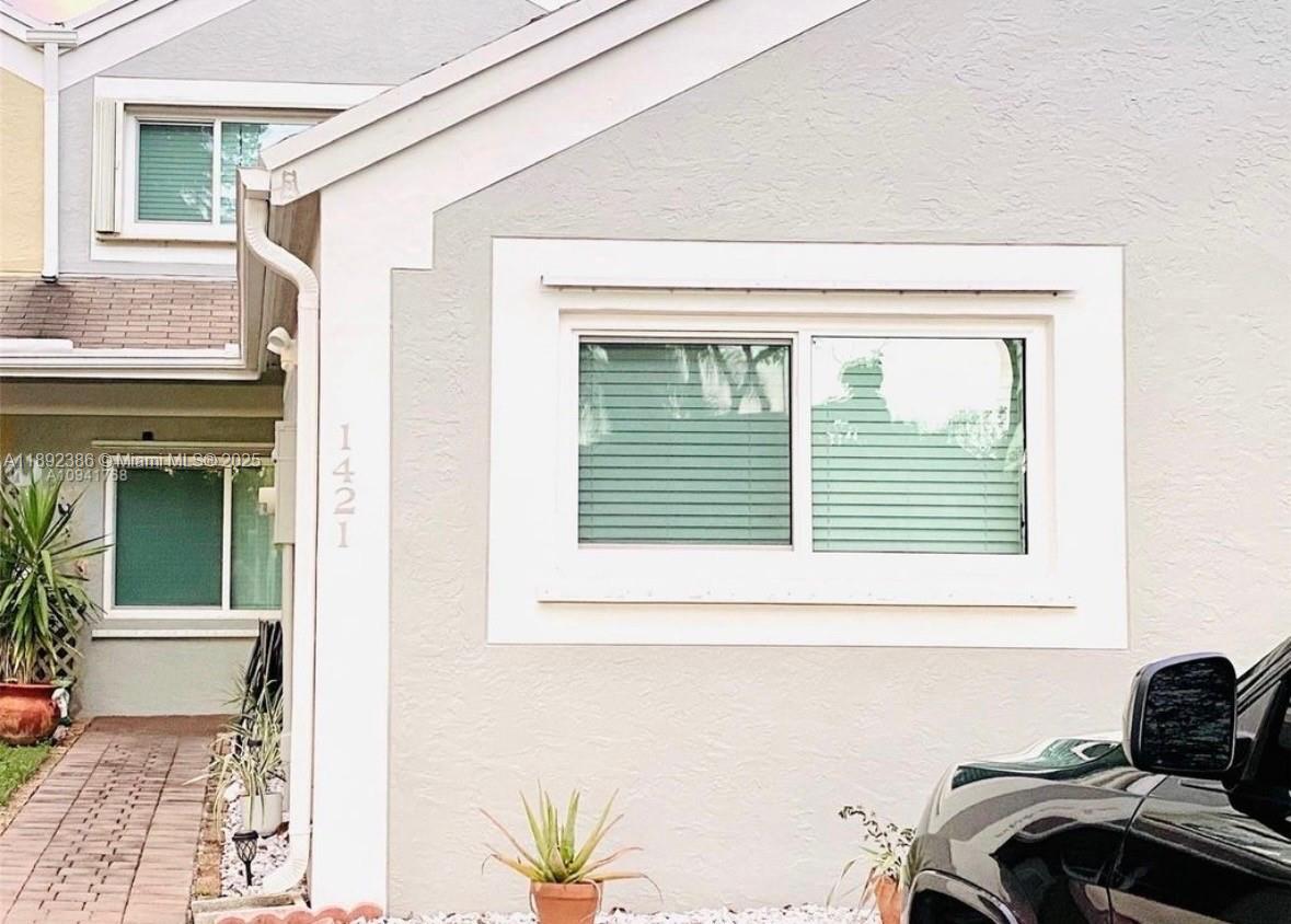 PEMBROKE LAKES SECTION SE - Residential Lease