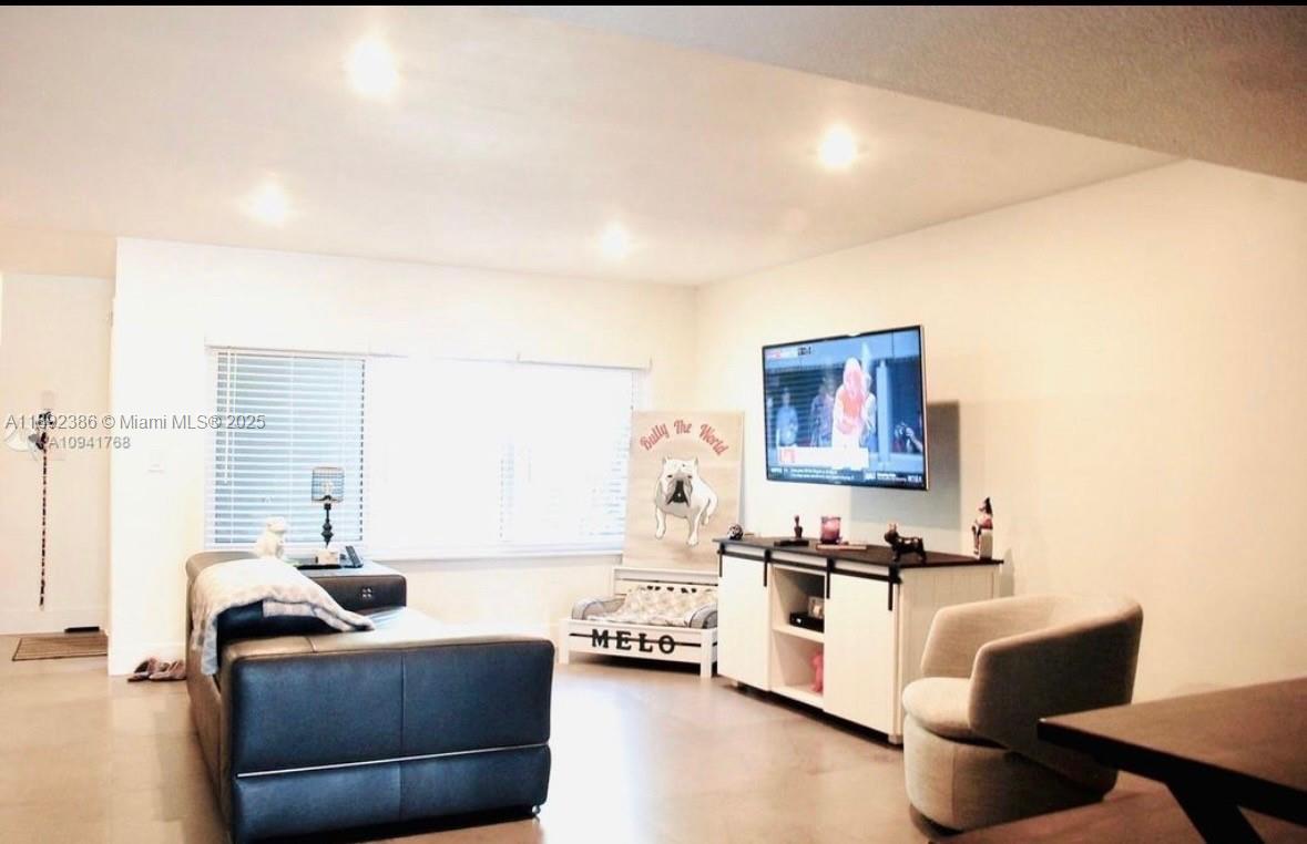 PEMBROKE LAKES SECTION SE - Residential Lease
