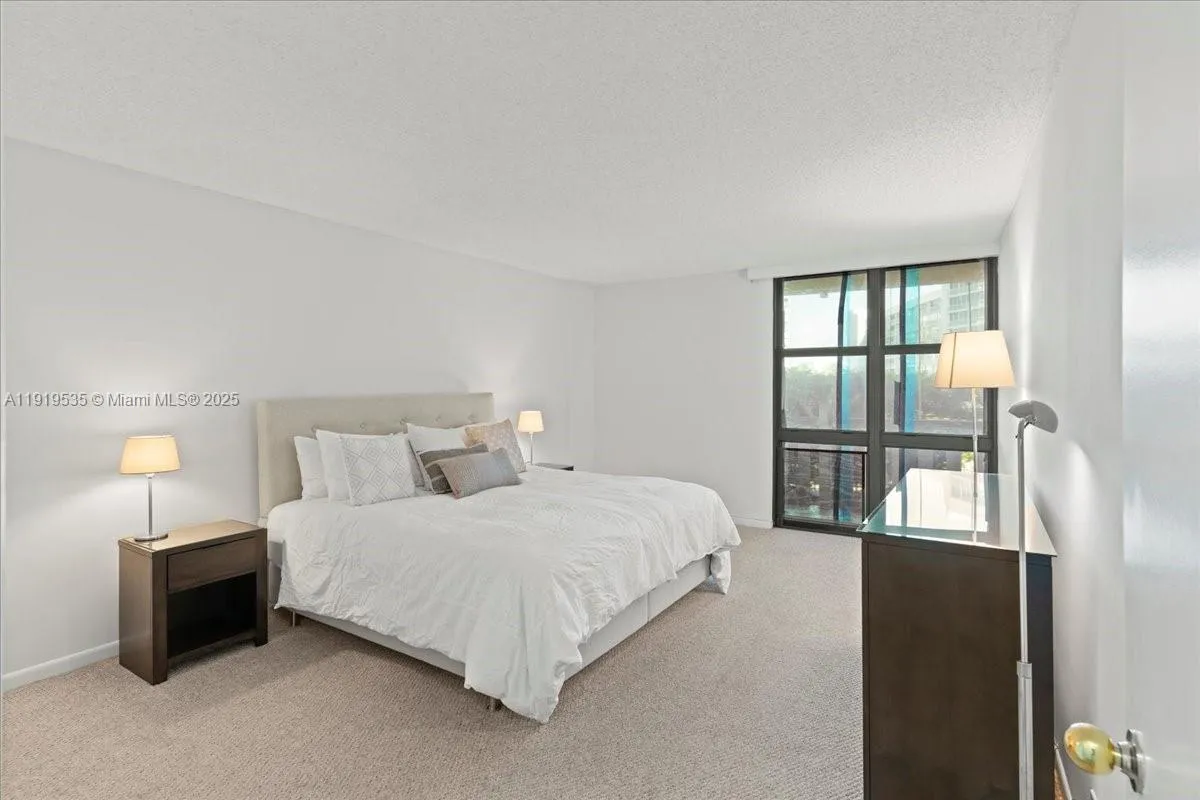 Key Biscayne, Florida 33149, United States, 2 Bedrooms Bedrooms, ,2 BathroomsBathrooms,Residential,Active,248768