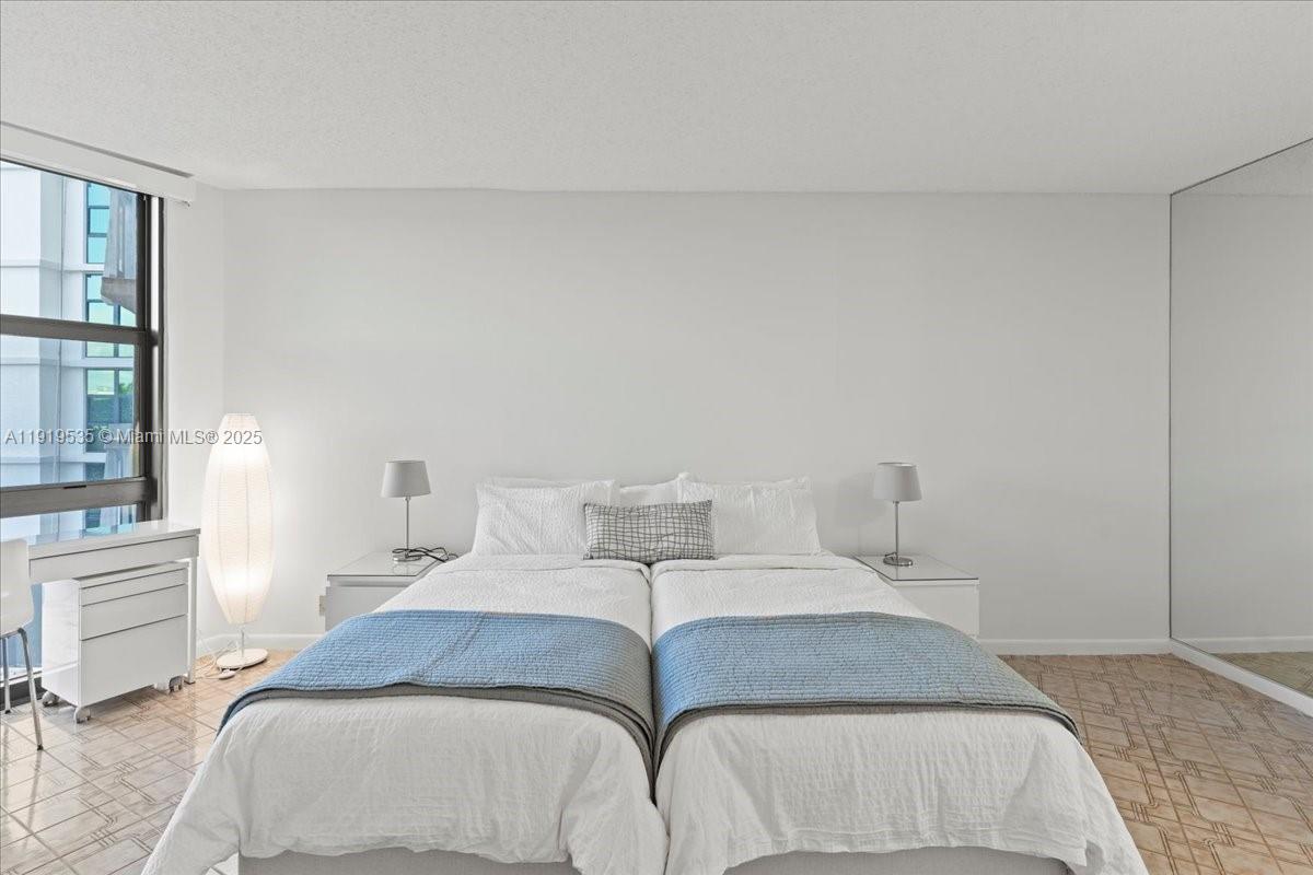 TOWERS OF KEY BISCAYNE - Residential