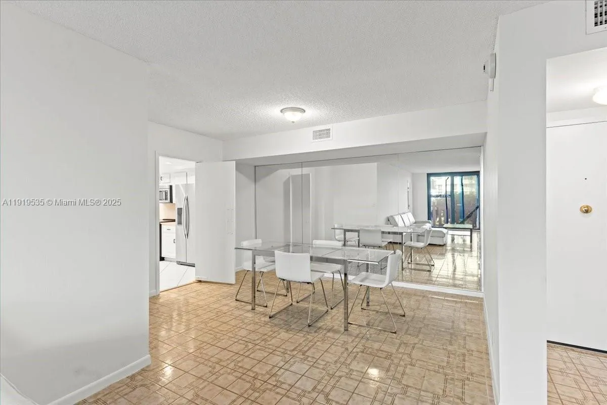 Key Biscayne, Florida 33149, United States, 2 Bedrooms Bedrooms, ,2 BathroomsBathrooms,Residential,Active,248768