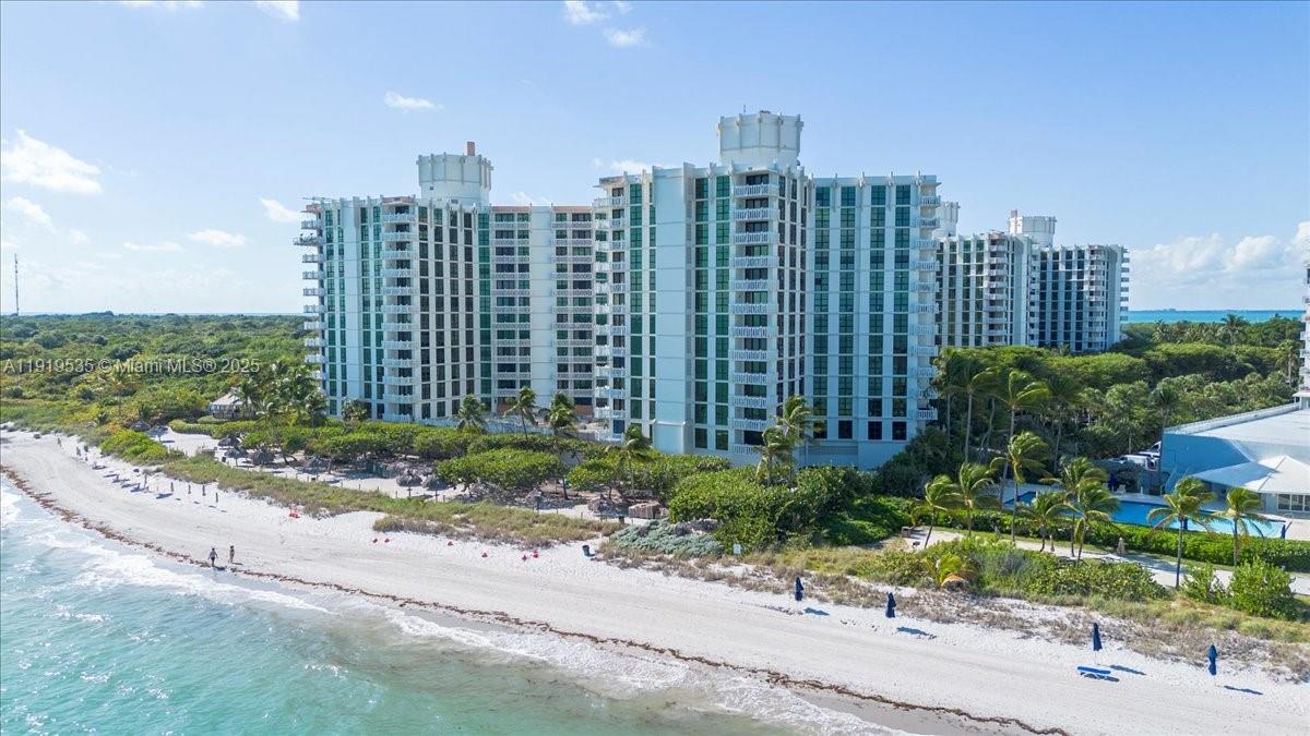 TOWERS OF KEY BISCAYNE - Residential