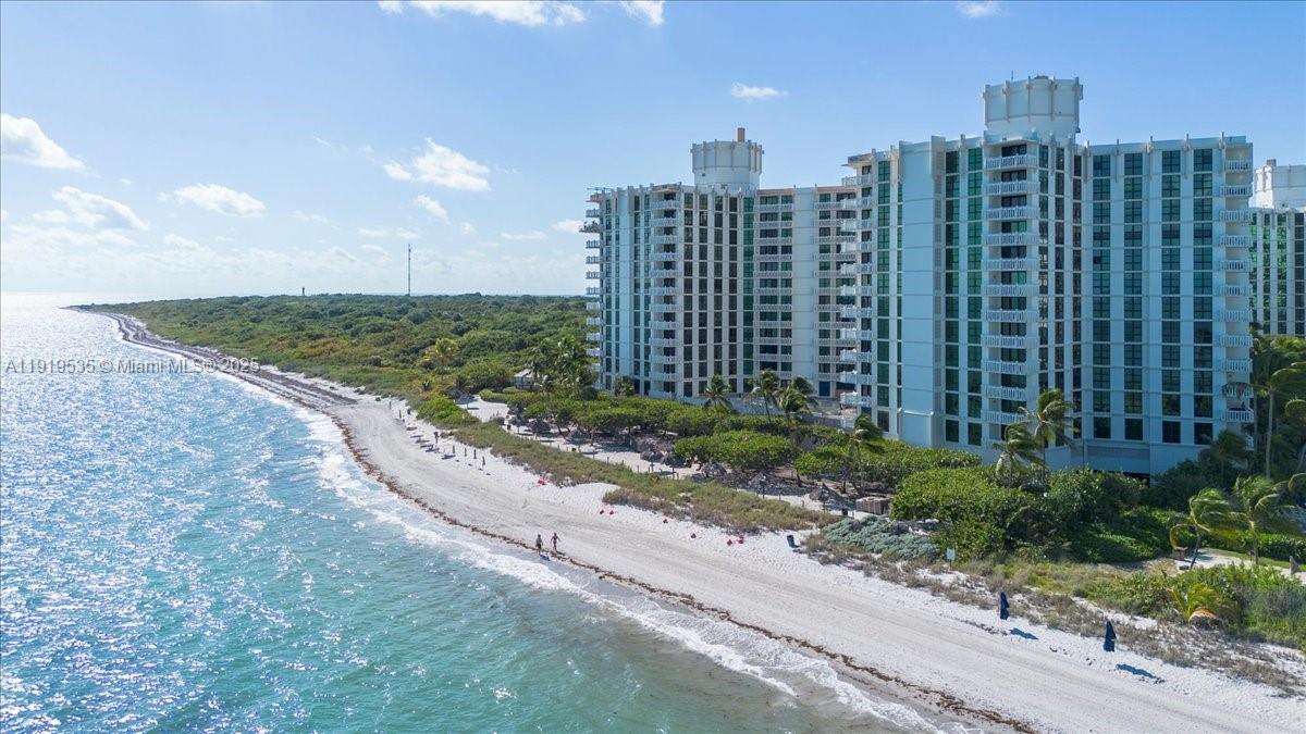 TOWERS OF KEY BISCAYNE - Residential