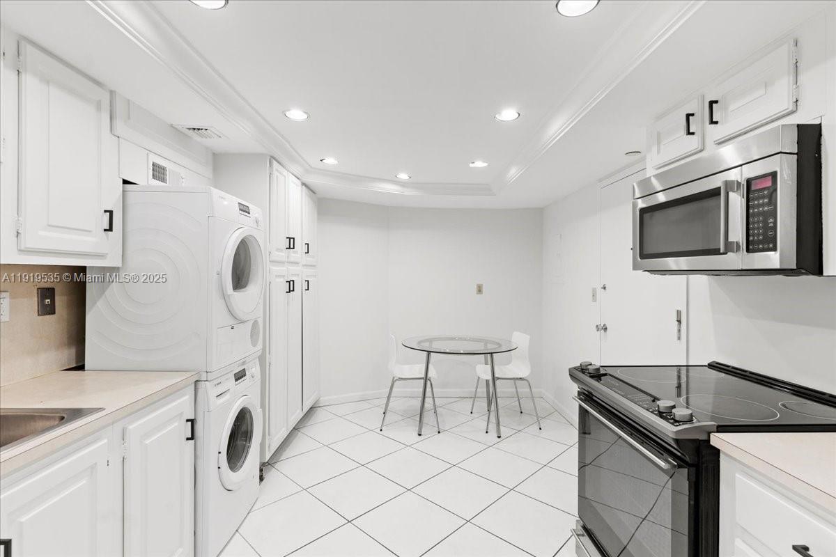 TOWERS OF KEY BISCAYNE - Residential