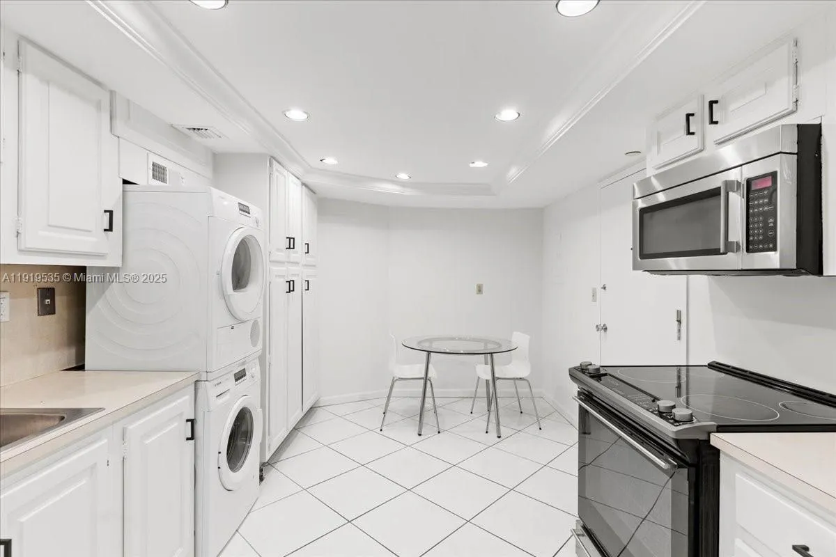 Key Biscayne, Florida 33149, United States, 2 Bedrooms Bedrooms, ,2 BathroomsBathrooms,Residential,Active,248768