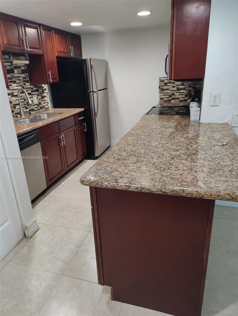 LAKE PLACE CONDO - Residential Lease