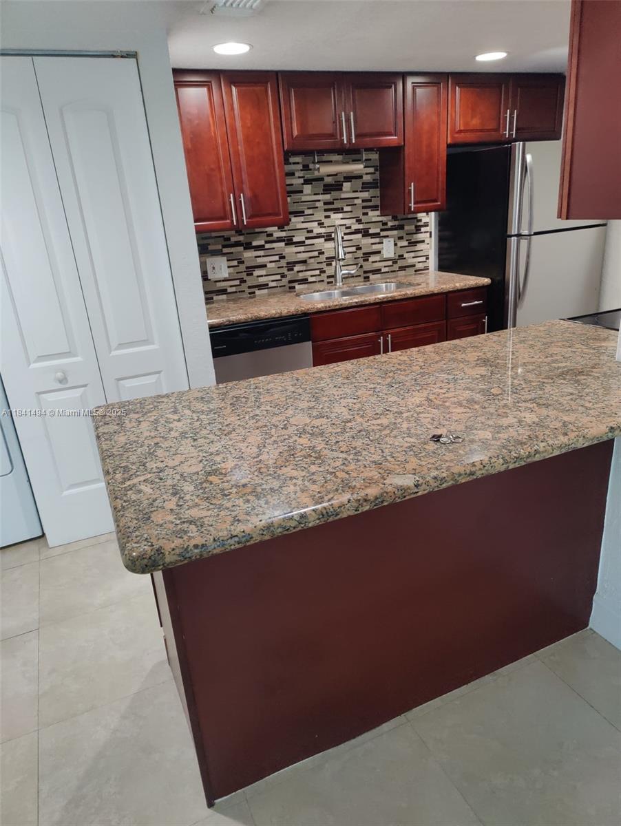 LAKE PLACE CONDO - Residential Lease