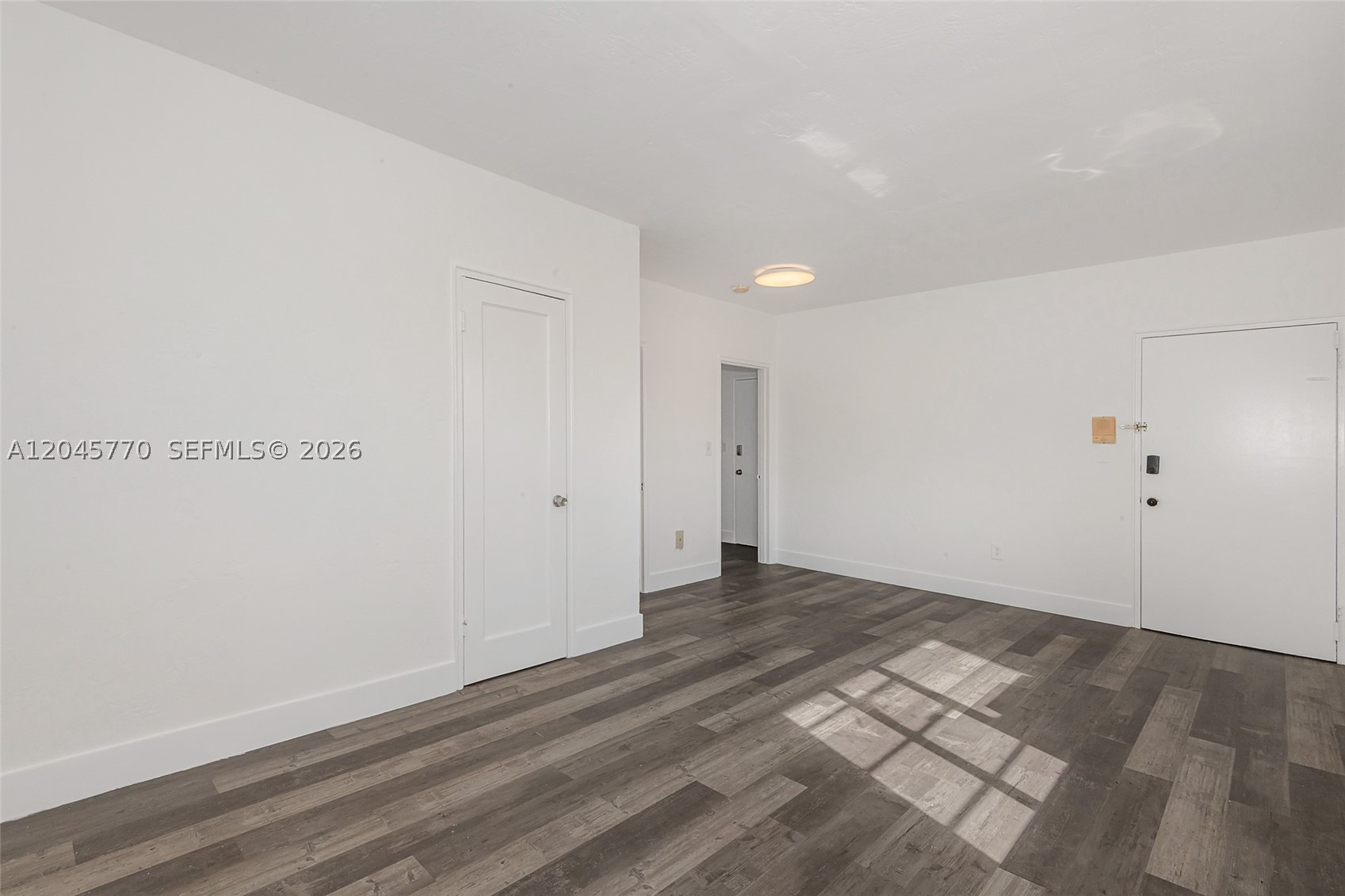 8340 Crespi Blvd 20