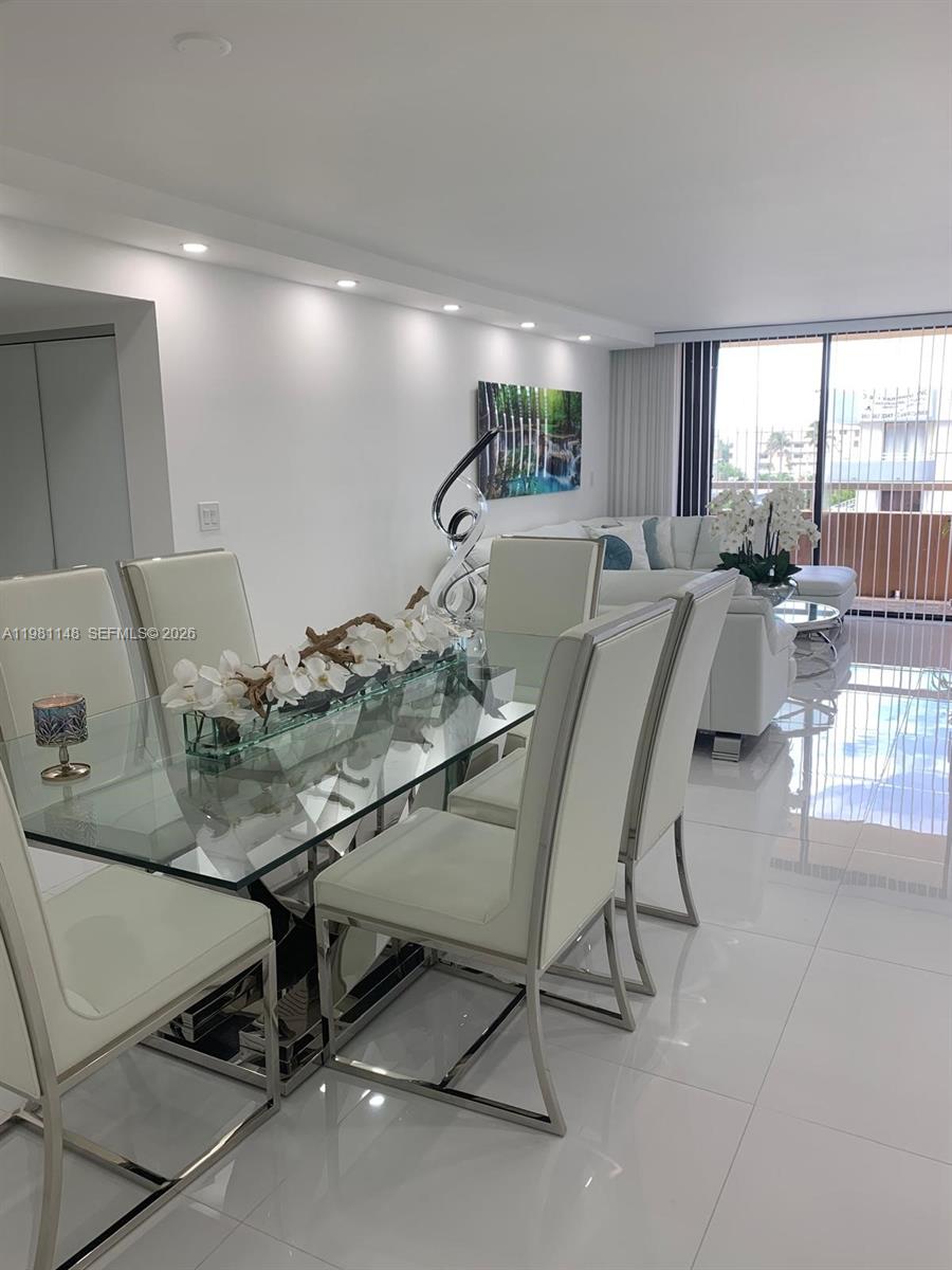 ABBOTT GARDENS CONDO - Residential