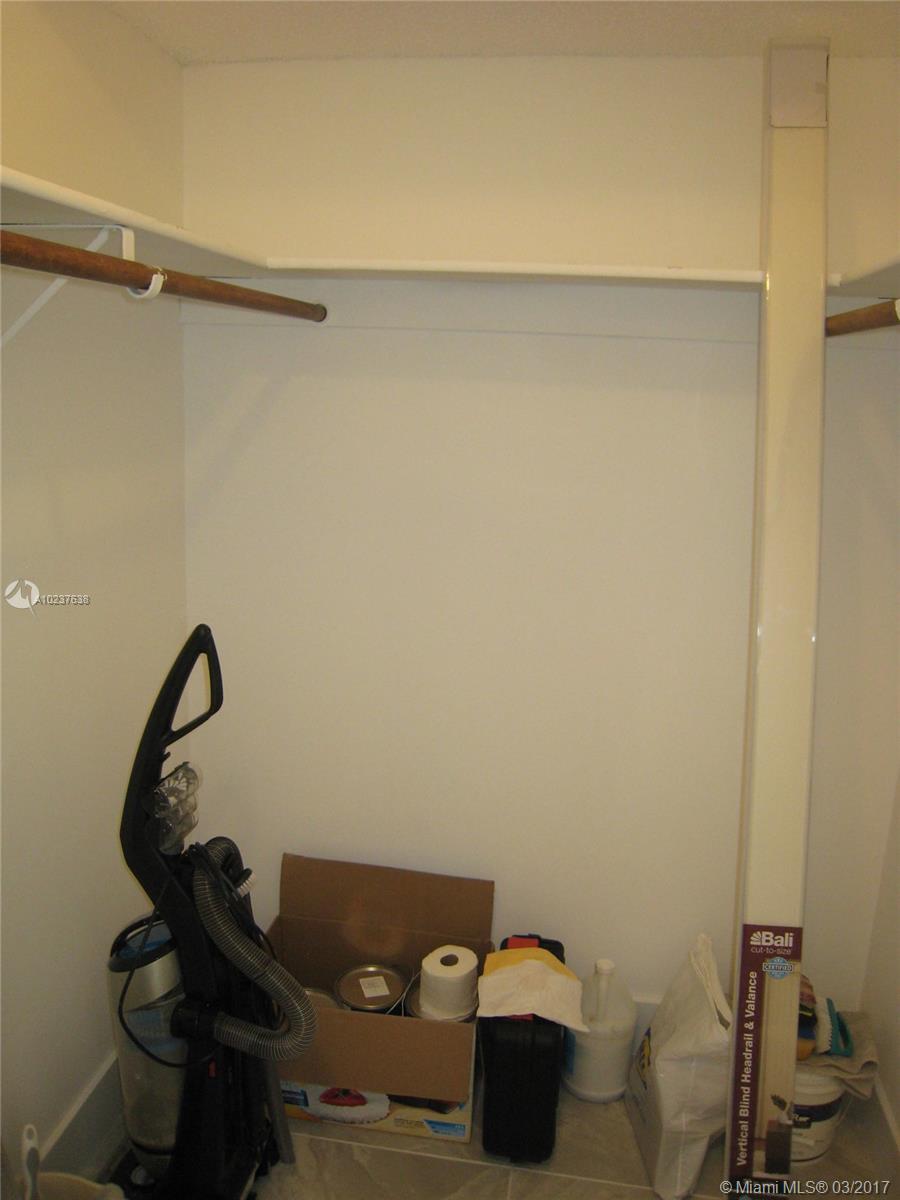 VILLAGE OF KINGS CREEK CO - Residential Lease