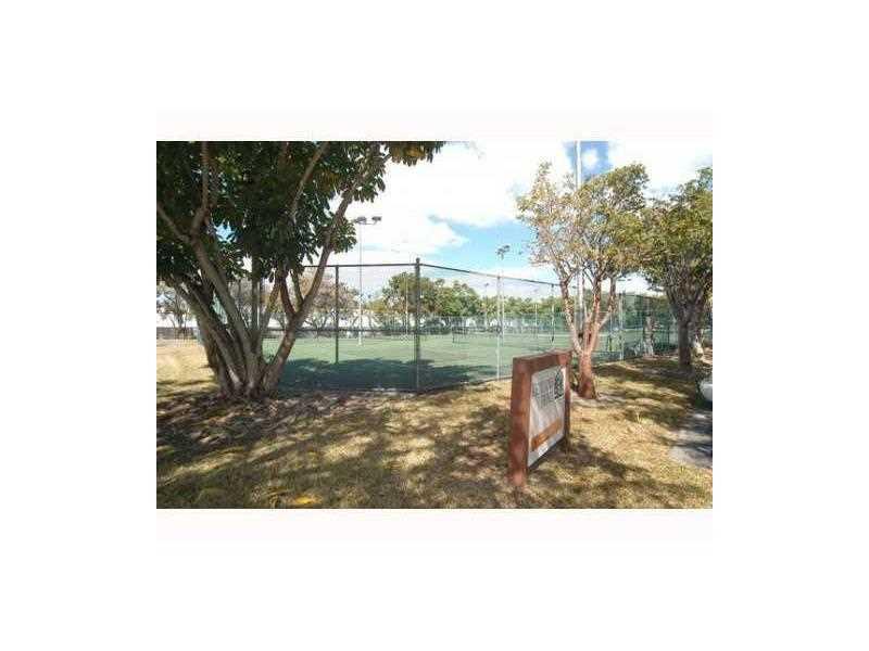 KENLAND POINTE CONDO III - Residential Lease