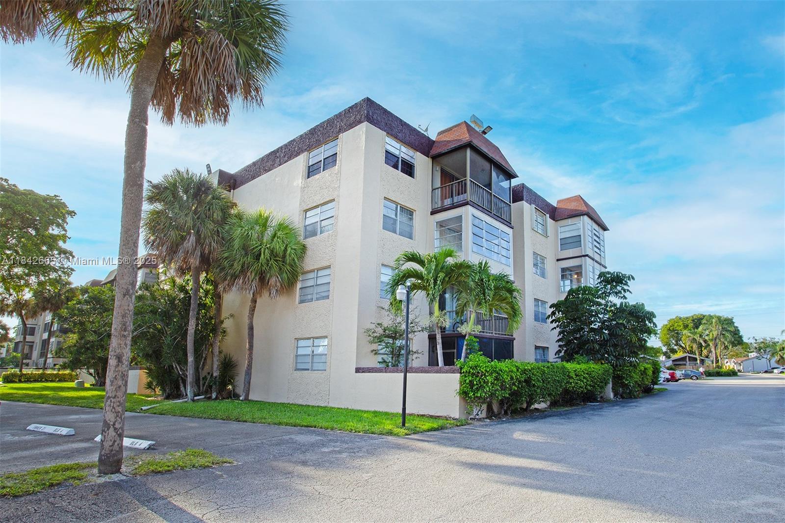 OMEGA CONDO NO 4 - Residential