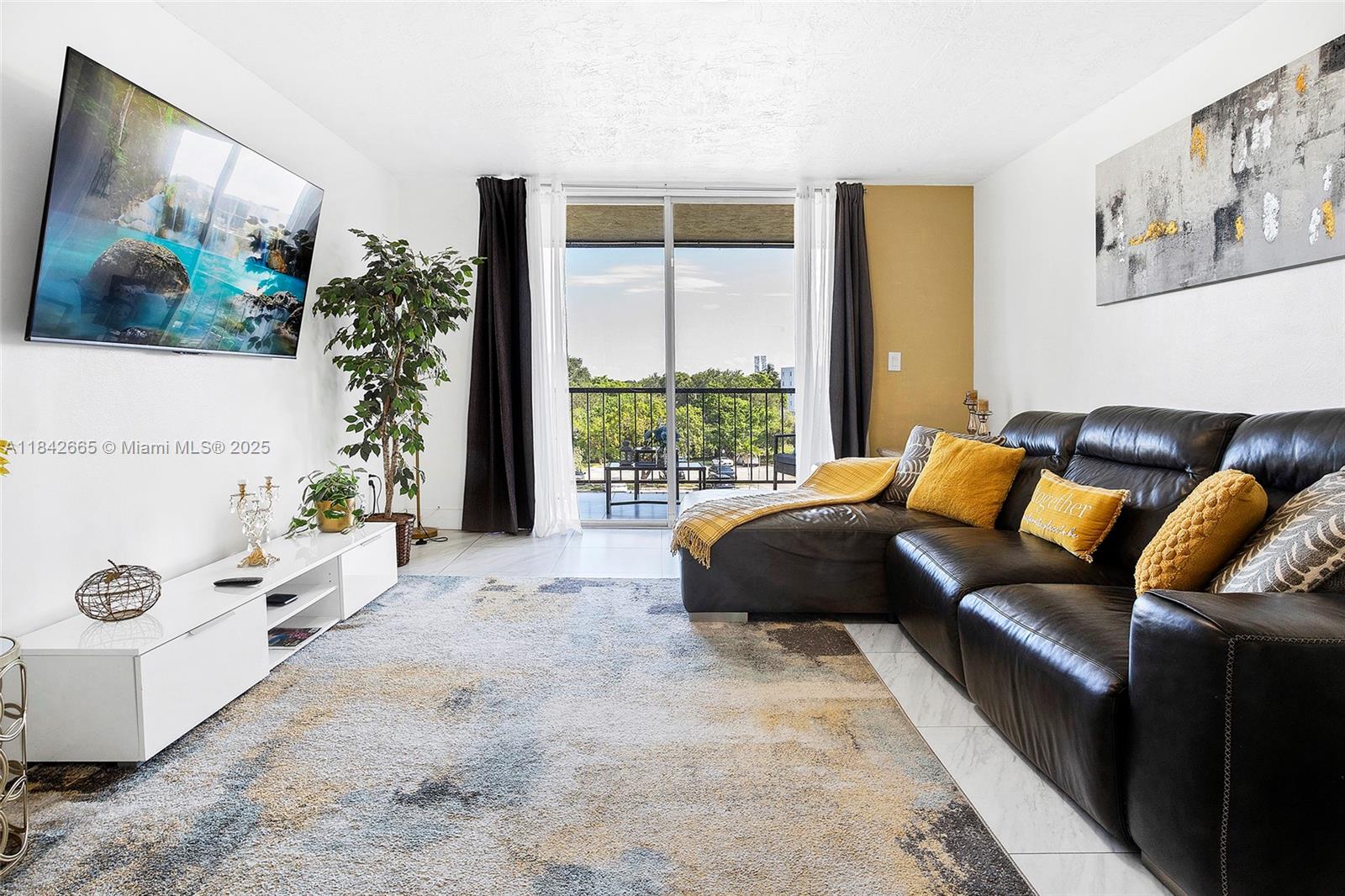 OMEGA CONDO NO 4 - Residential