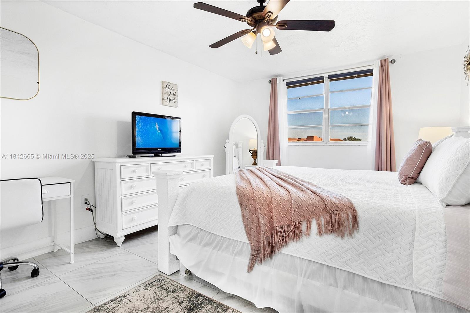 OMEGA CONDO NO 4 - Residential