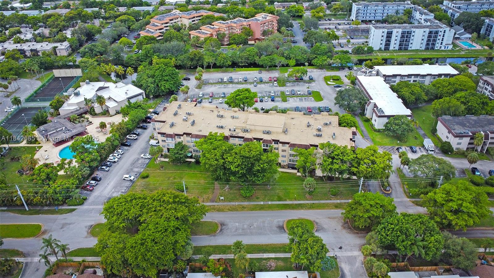 OMEGA CONDO NO 4 - Residential